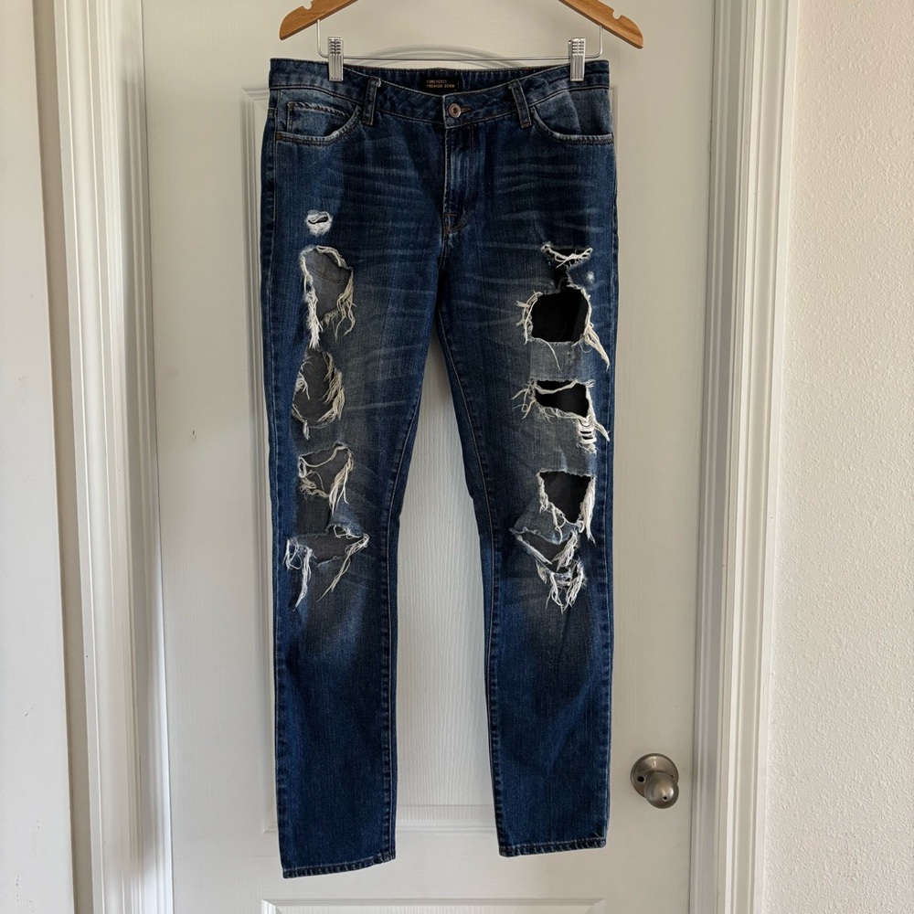 Forever 21 Men’s Premium Denim  Distressed Style Size 28